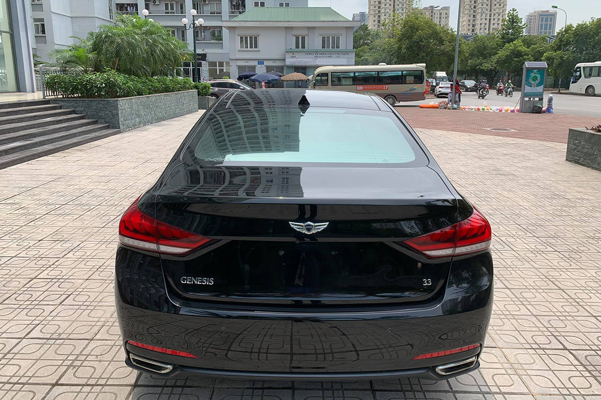 Genesis G80 2017.