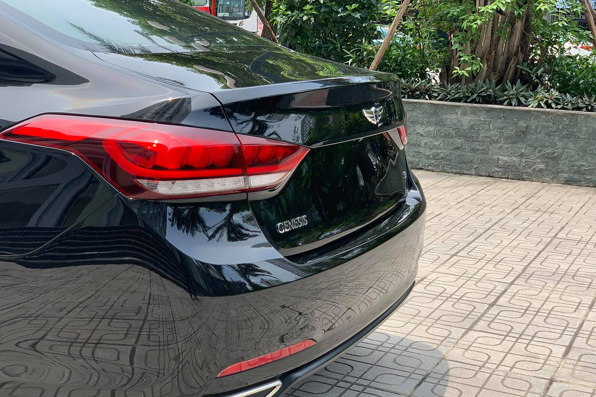 Genesis G80 2017.