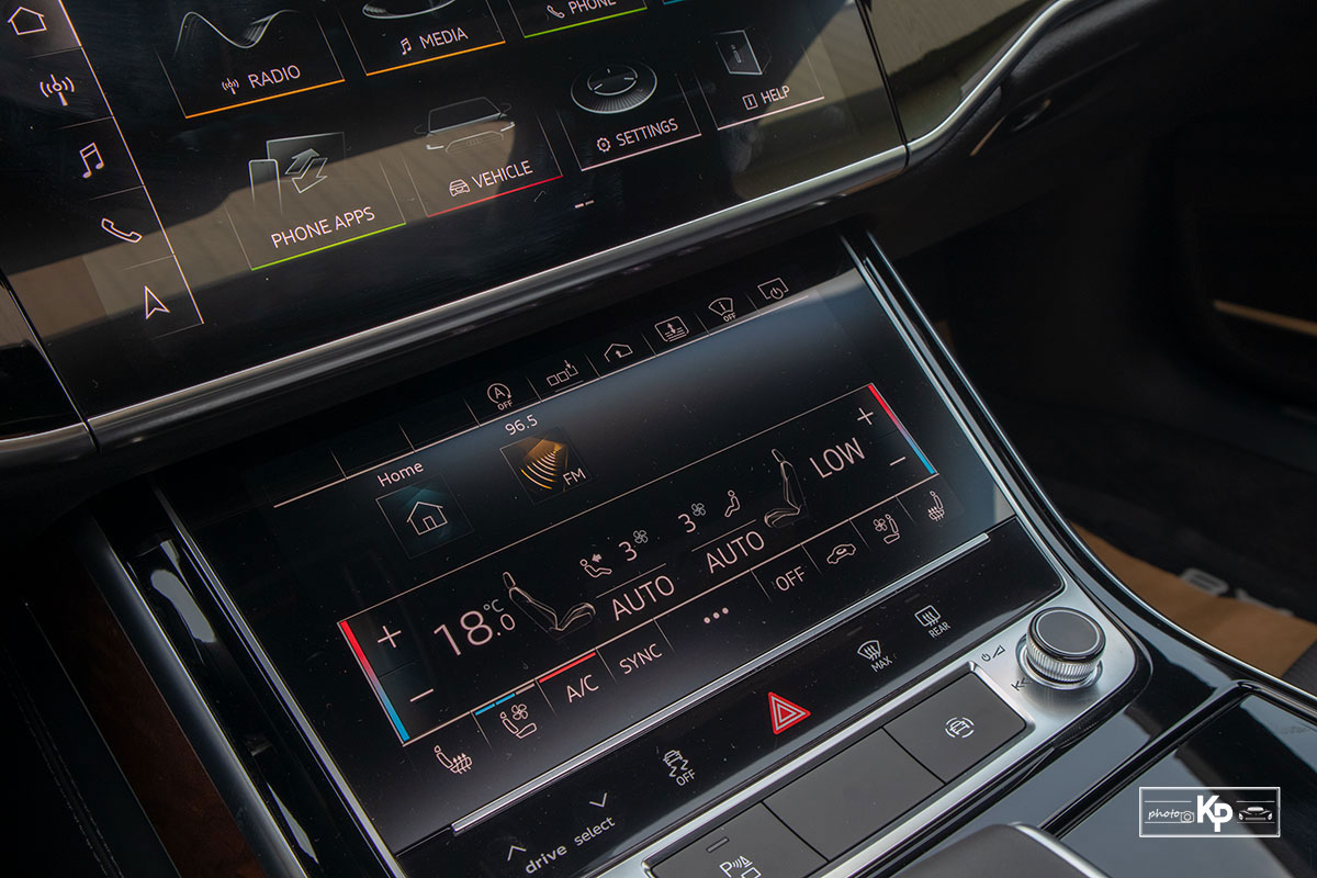 Ảnh Màn hình dưới xe Audi A8L 2021