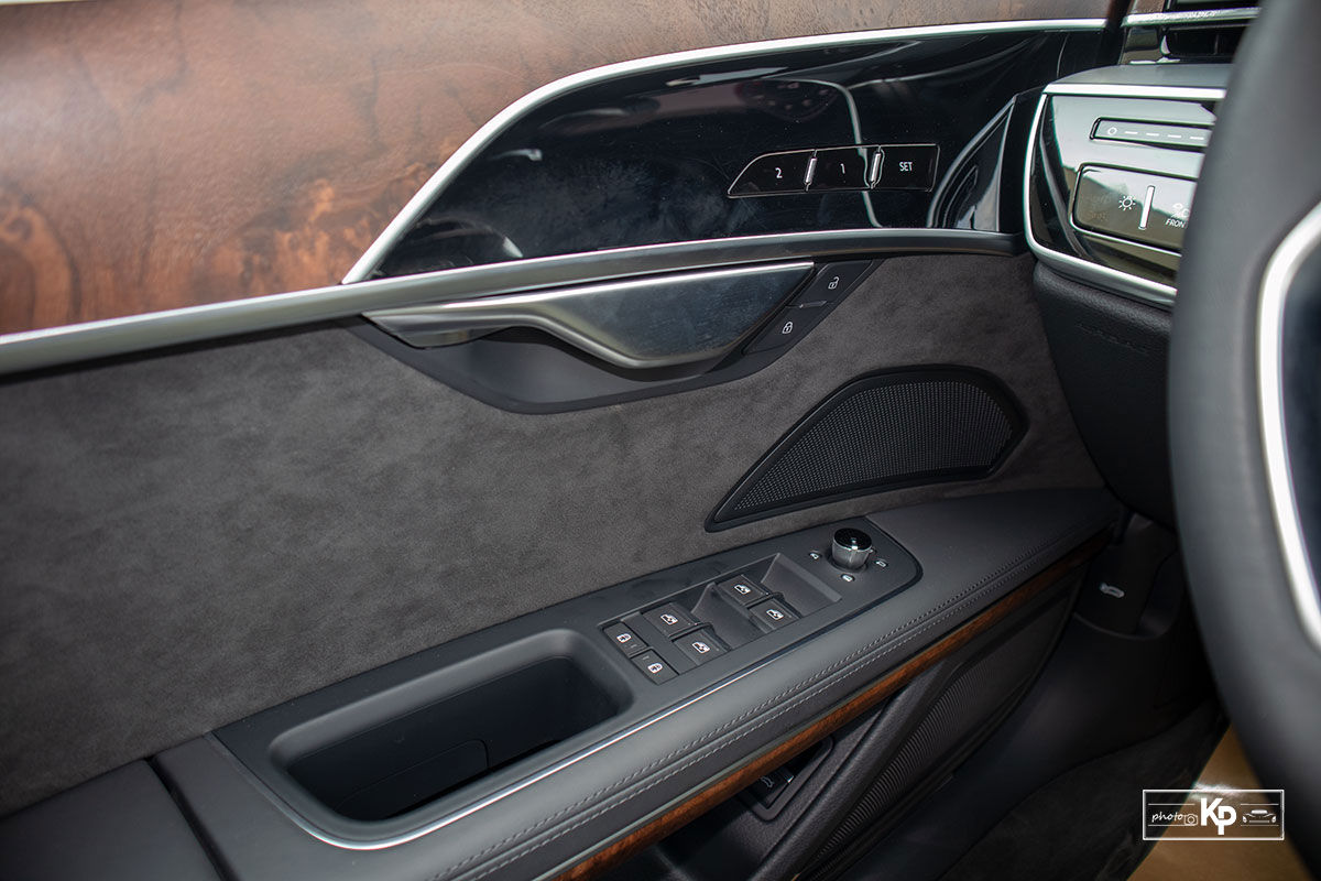 Ảnh Táp-li cửa xe Audi A8L 2021