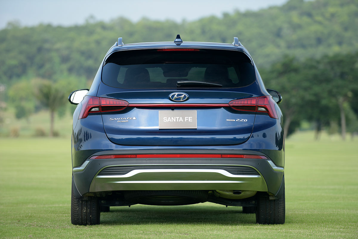 Chốt giá 1,340 tỷ đồng, Hyundai Santa Fe 2021 Dầu cao cấp có gì để cạnh tranh với Kia Sorento? a9