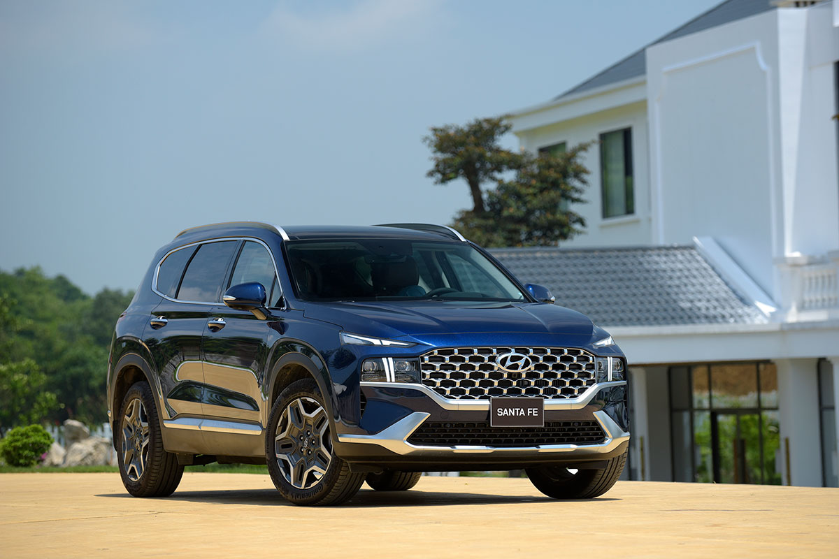 Chốt giá 1,340 tỷ đồng, Hyundai Santa Fe 2021 Dầu cao cấp có gì để cạnh tranh với Kia Sorento? a3