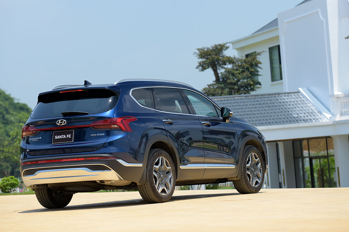Chốt giá 1,340 tỷ đồng, Hyundai Santa Fe 2021 Dầu cao cấp có gì để cạnh tranh với Kia Sorento? a7