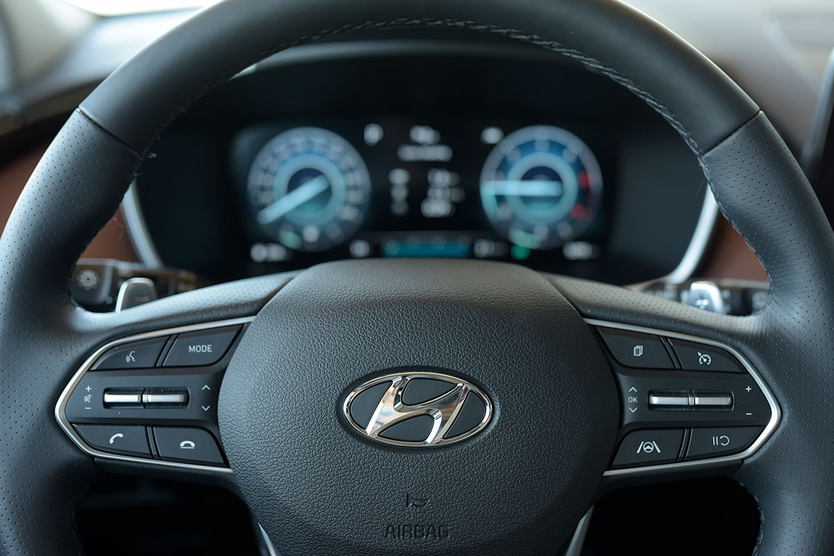 Chốt giá 1,340 tỷ đồng, Hyundai Santa Fe 2021 Dầu cao cấp có gì để cạnh tranh với Kia Sorento? a13