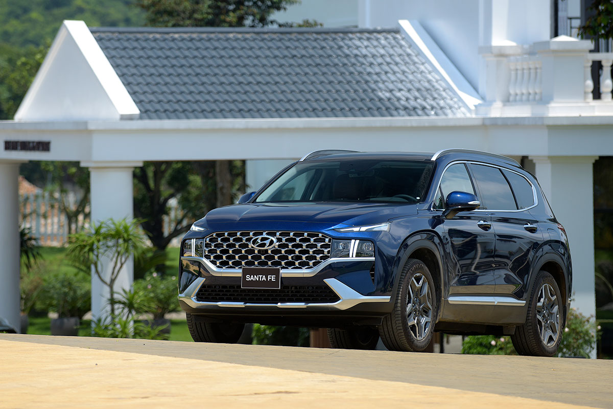 Chốt giá 1,340 tỷ đồng, Hyundai Santa Fe 2021 Dầu cao cấp có gì để cạnh tranh với Kia Sorento? a4