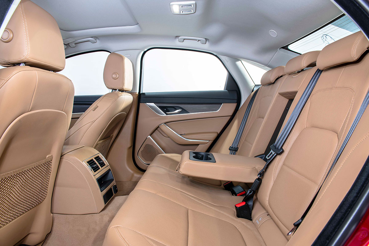 Jaguar XF và Jaguar F-Pace 2021 ra mắt, sẵn sàng đến tay khách hàng Việt a12