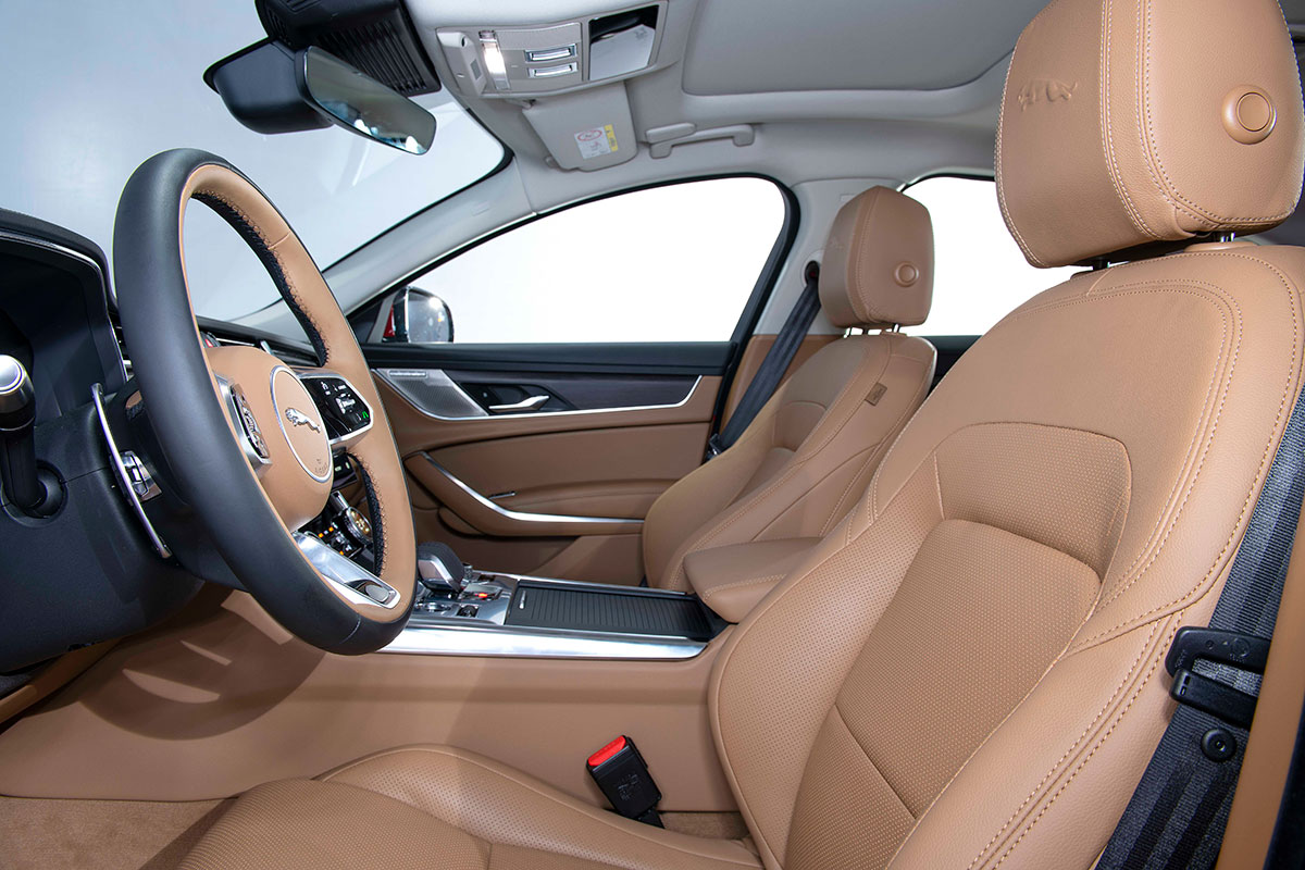 Jaguar XF và Jaguar F-Pace 2021 ra mắt, sẵn sàng đến tay khách hàng Việt a10