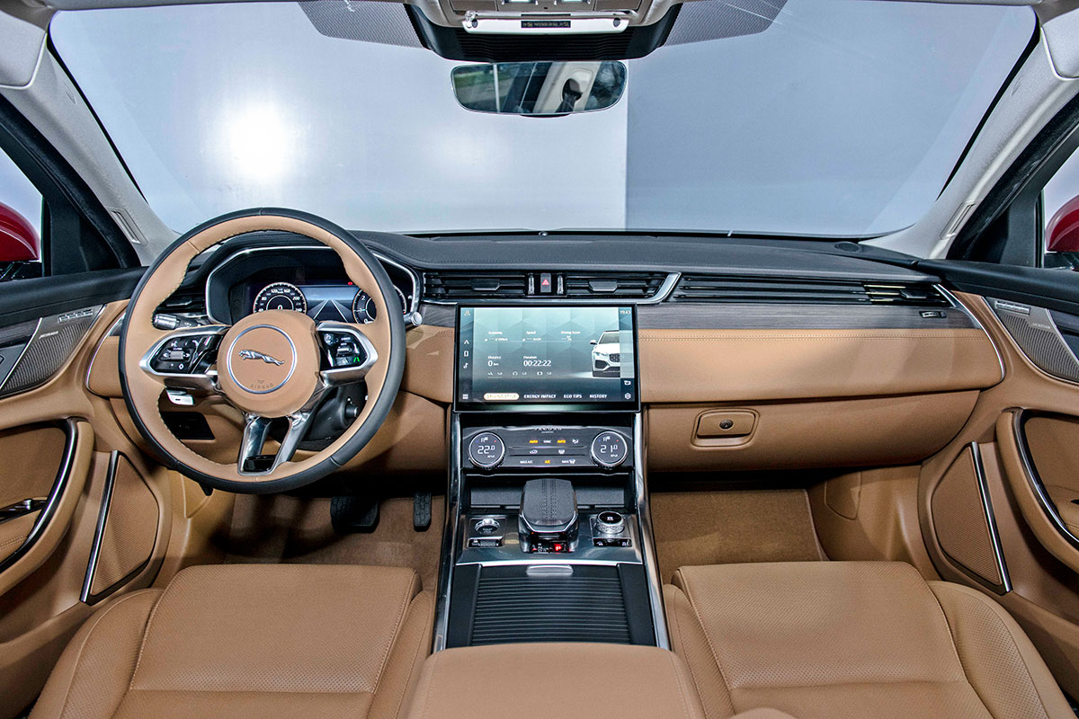 Jaguar XF và Jaguar F-Pace 2021 ra mắt, sẵn sàng đến tay khách hàng Việt 7 Jaguar XF và Jaguar F-Pace 2021 ra mắt, sẵn sàng đến tay khách hàng Việt a7