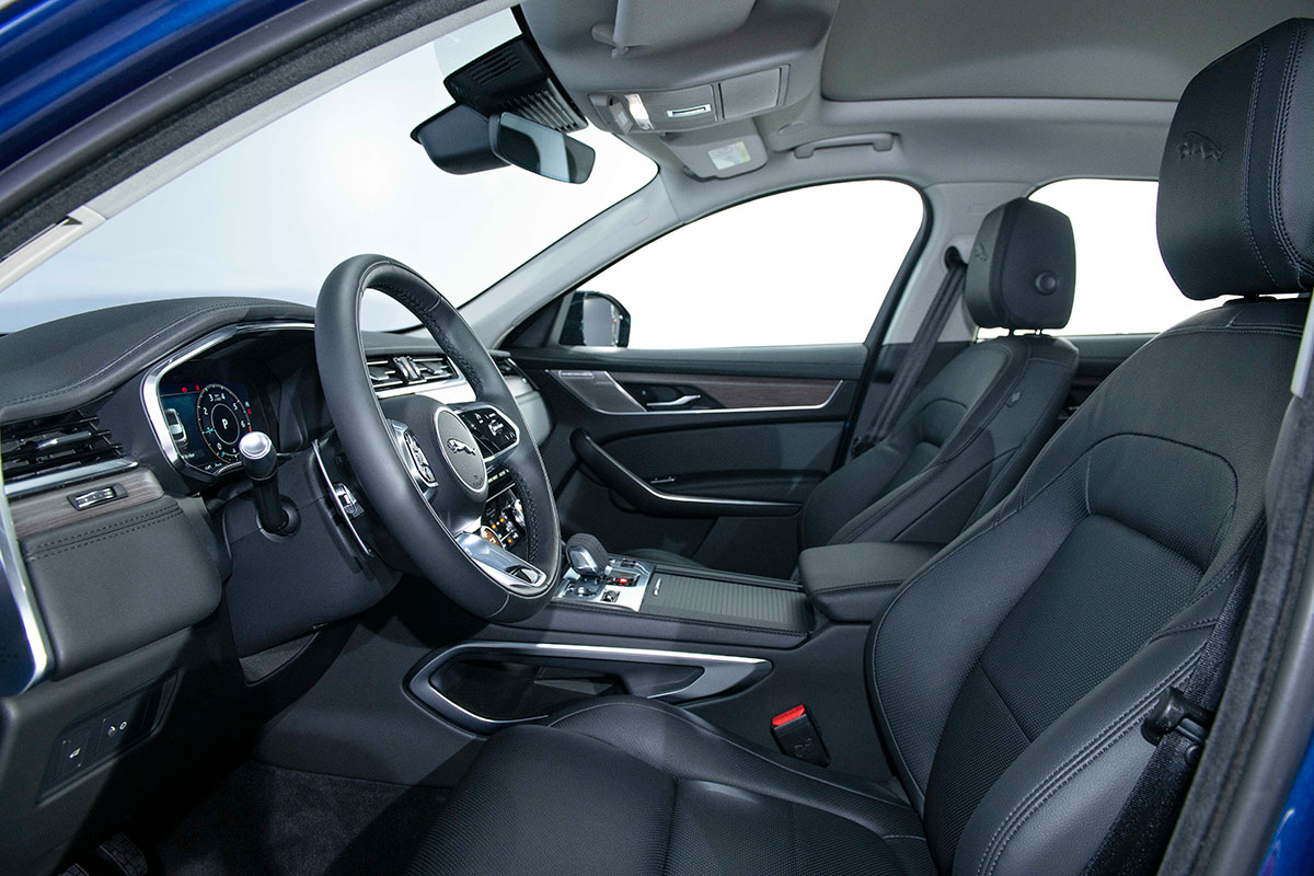Jaguar XF và Jaguar F-Pace 2021 ra mắt, sẵn sàng đến tay khách hàng Việt a171
