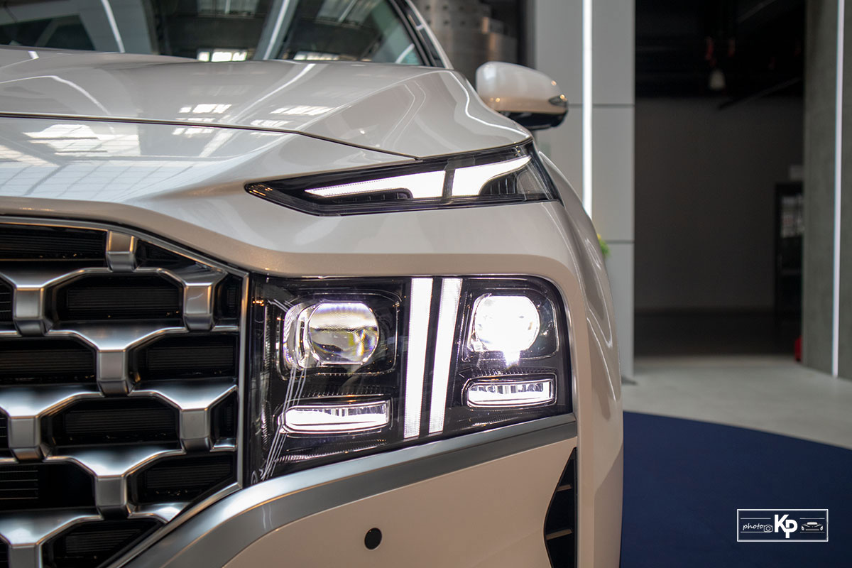 Ảnh Đ&egrave;n pha xe Hyundai Santa Fe 2021