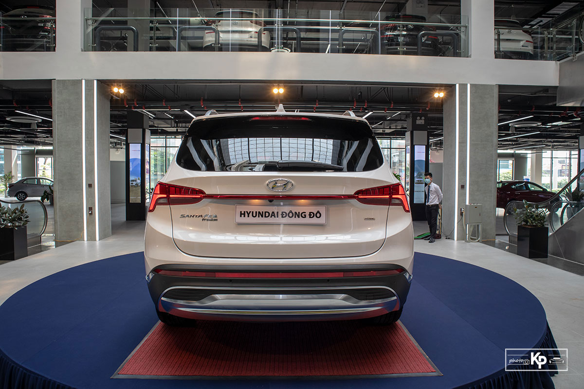 Ảnh Đu&ocirc;i xe Hyundai Santa Fe 2021