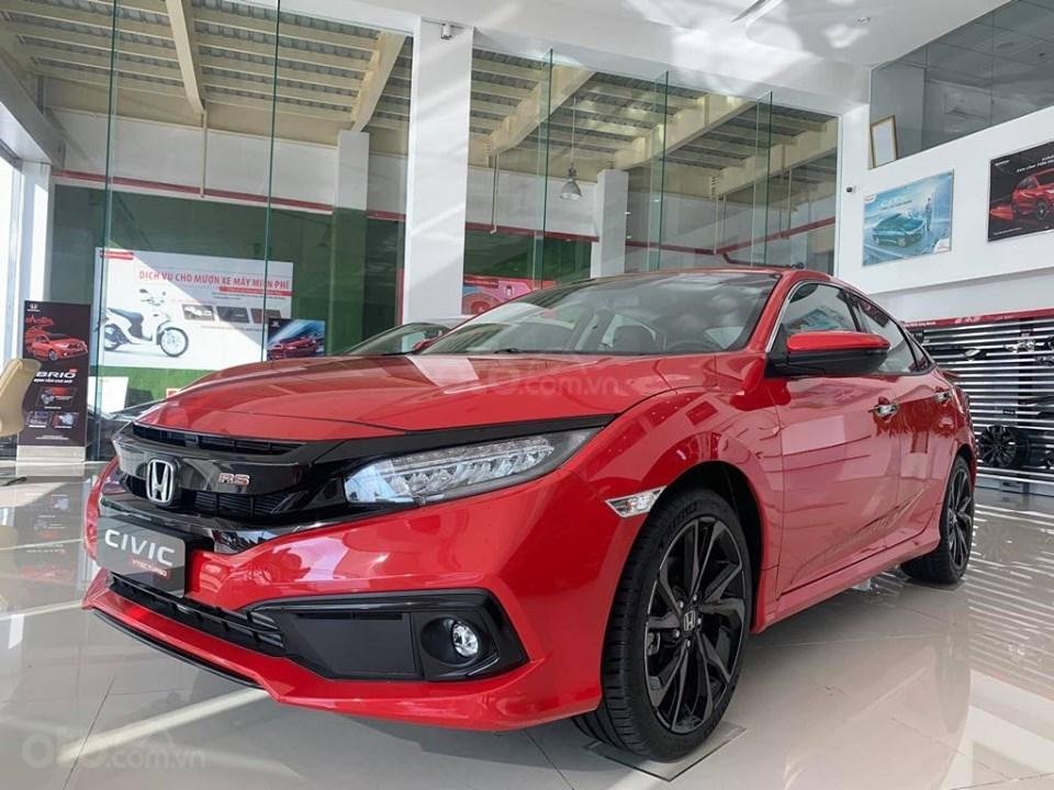 Honda Civic cạnh tranh kh&aacute; s&ograve;ng phẳng với Mazda 3 trong những năm gần đ&acirc;y. 1