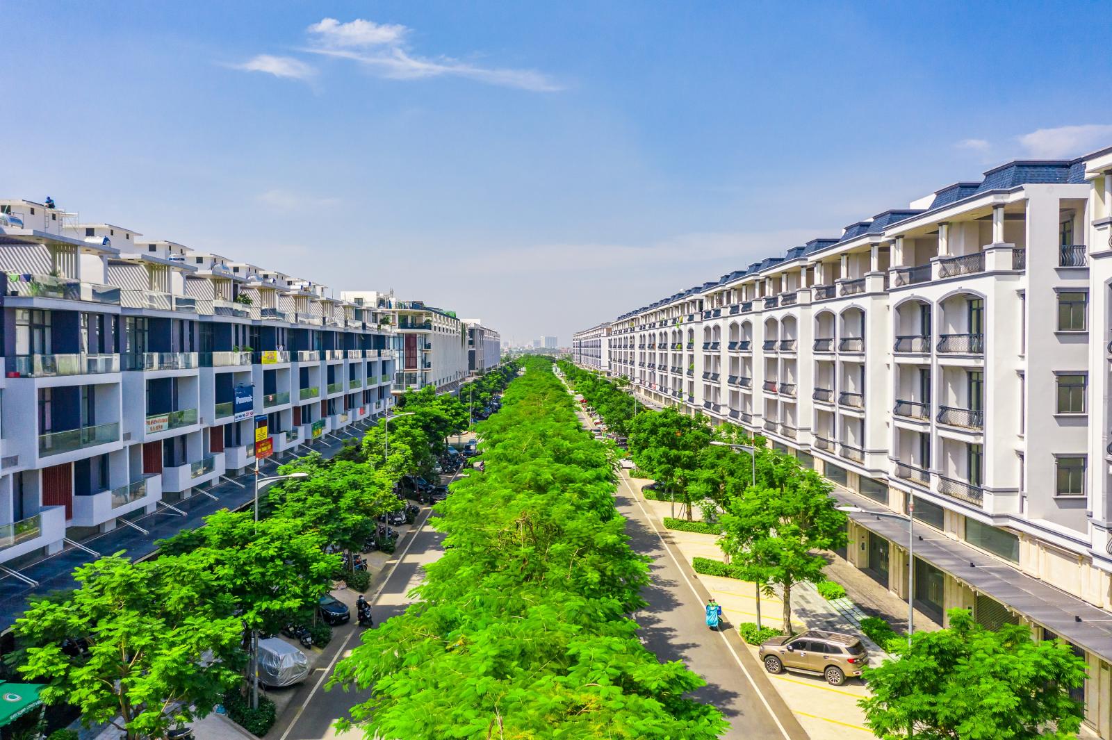 B&ecirc;n trong khu đ&ocirc; thị Van Phuc City