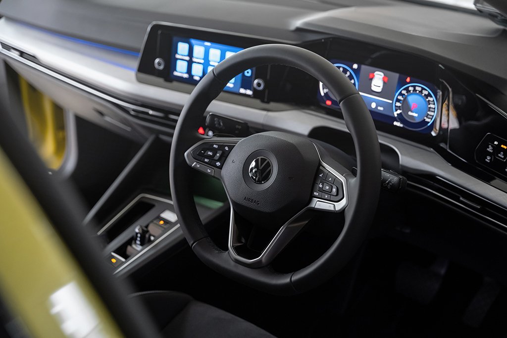 Volkswagen Golf thế hệ mới tích hợp loạt công nghệ, tính năng hiện đại.