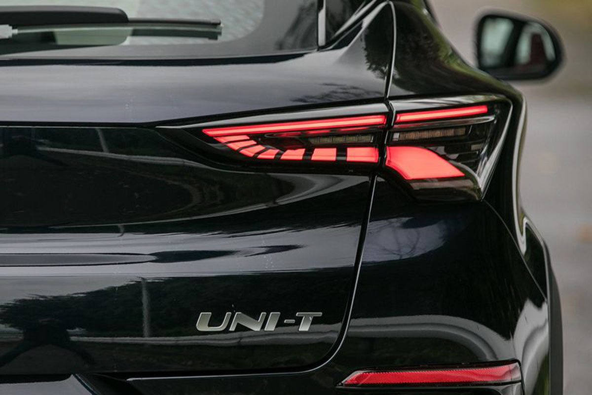 Ảnh Đ&egrave;n hậu xe Changan Uni-T 2021