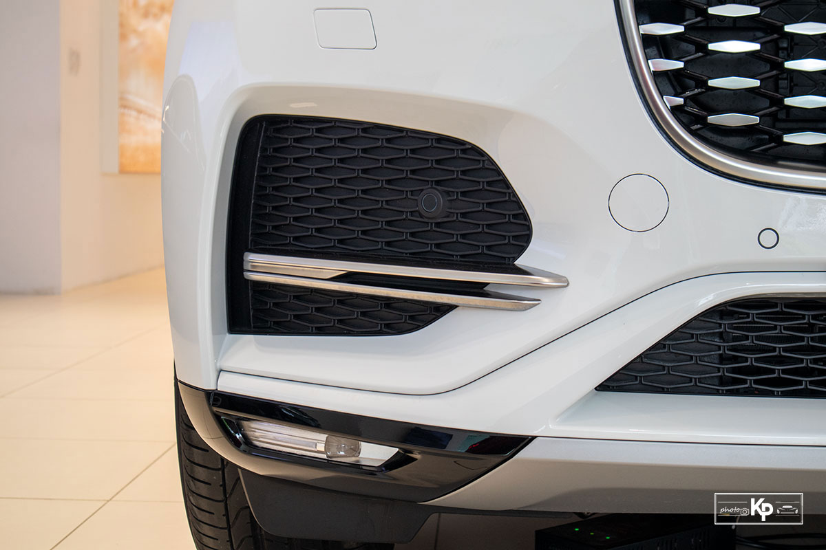 Ảnh Đ&egrave;n sương m&ugrave; xe Jaguar F-Pace 2021