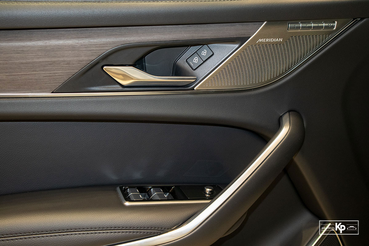 Ảnh Chỉnh ghế xe Jaguar F-Pace 2021