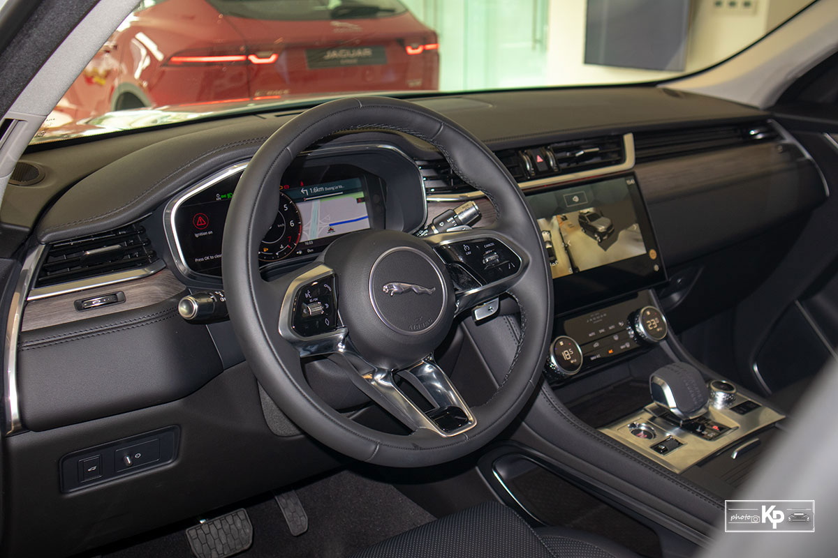 Ảnh V&ocirc;-lăng xe Jaguar F-Pace 2021