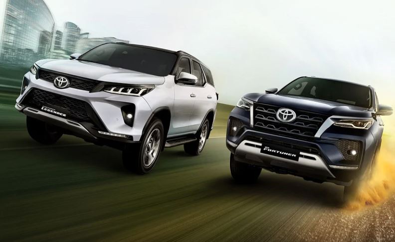 Toyota Fortuner 2021 Facelift "full đen" lần đầu lộ diện - Ảnh 2.