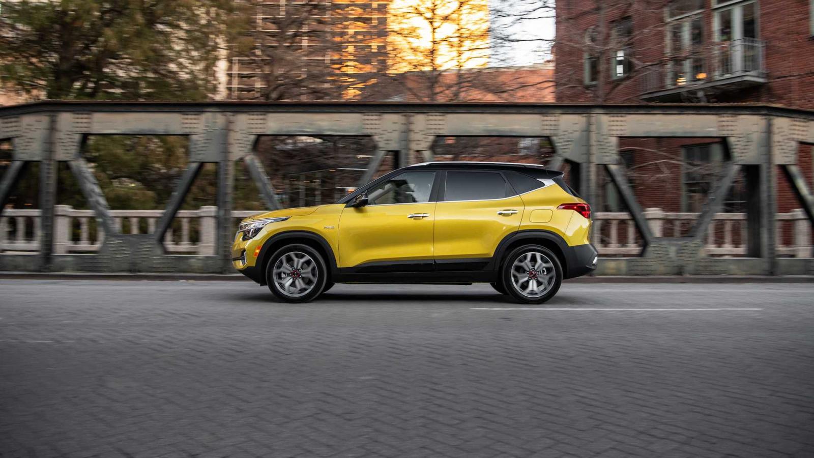 Kia Seltos 2022 mới th&ecirc;m bản Nightfall Edition.