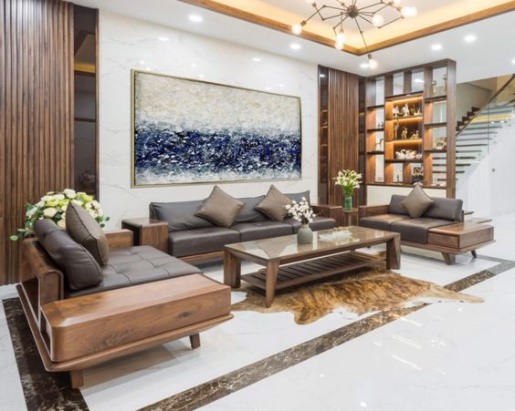 Ph&ograve;ng kh&aacute;ch nh&agrave; ống với thiết kế nội thất thi&ecirc;n về phong c&aacute;ch truyền thống với bộ sofa bằng gỗ tự nhi&ecirc;n, bọc nệm da sang trọng.