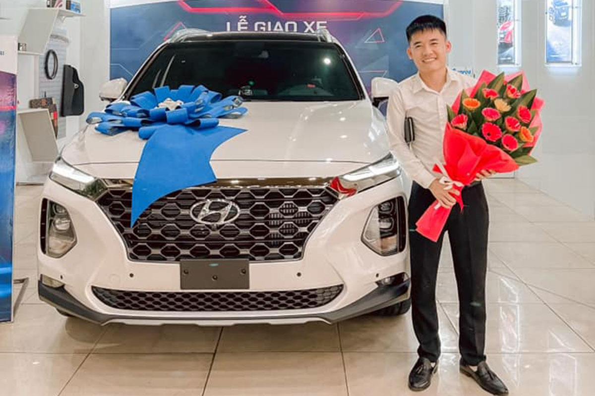 Muốn đổi Hyundai Santa Fe 2021, con trai b&agrave; T&acirc;n Vlog b&aacute;n xe vừ mua với chạy hơn 3.000 km a1