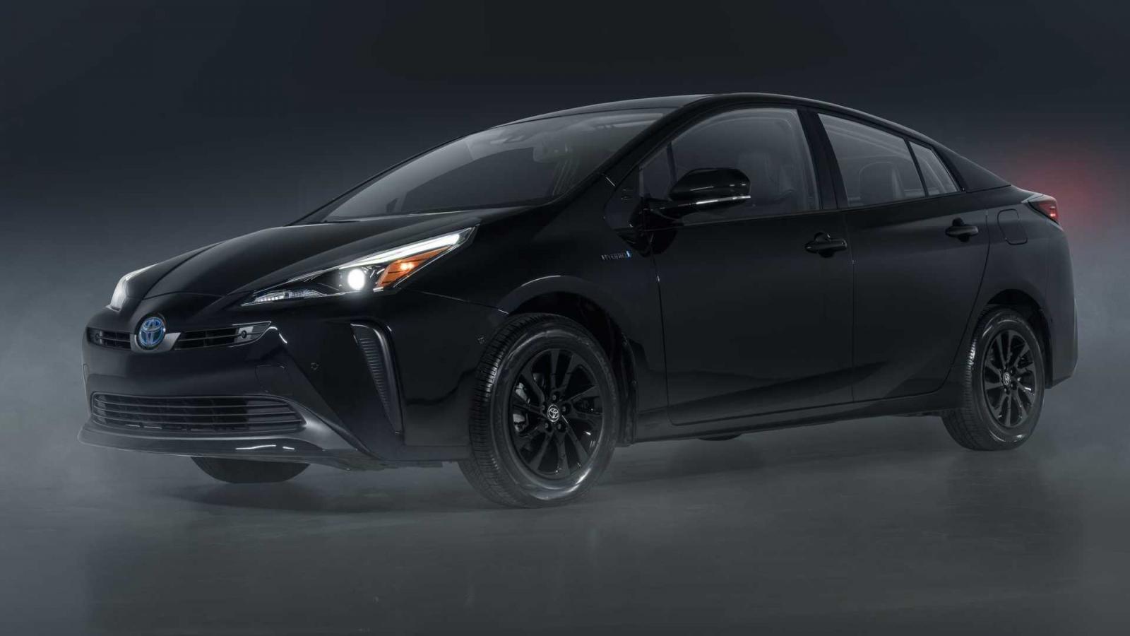 Toyota Prius 2022 Nightshade ấn tượng, bắt mắt và hầm hố.
