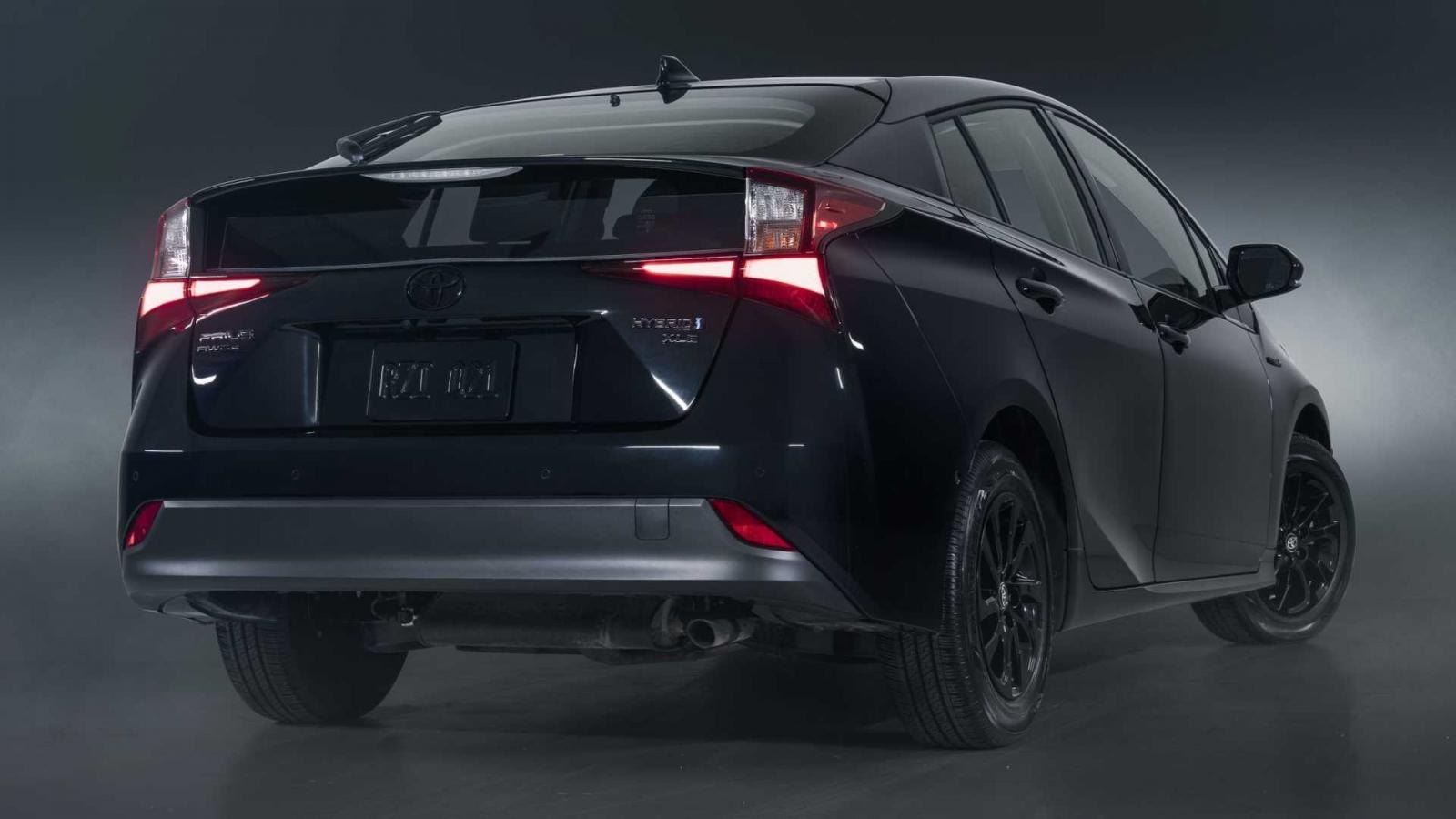 Toyota Prius 2022 Nightshade mạnh mẽ và trang bị hiện đại.