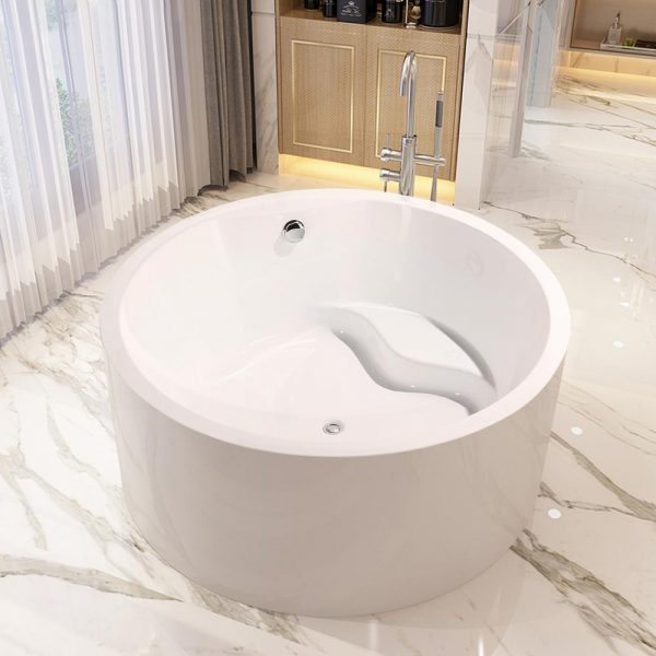 Mẫu bồn tắm tr&ograve;n bao gồm một chỗ ngồi gắn sẵn để tạo sự thoải m&aacute;i, độ s&acirc;u vừa đủ để bạn ng&acirc;m m&igrave;nh thư gi&atilde;n, tận hưởng cảm gi&aacute;c spa sảng kho&aacute;i ngay trong ch&iacute;nh ng&ocirc;i nh&agrave; m&igrave;nh.