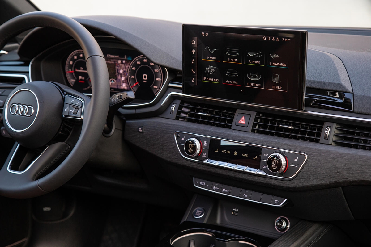 Hệ thống MMI Navigation plus c&oacute; sẵn tr&ecirc;n c&aacute;c mẫu xe đời 2022.