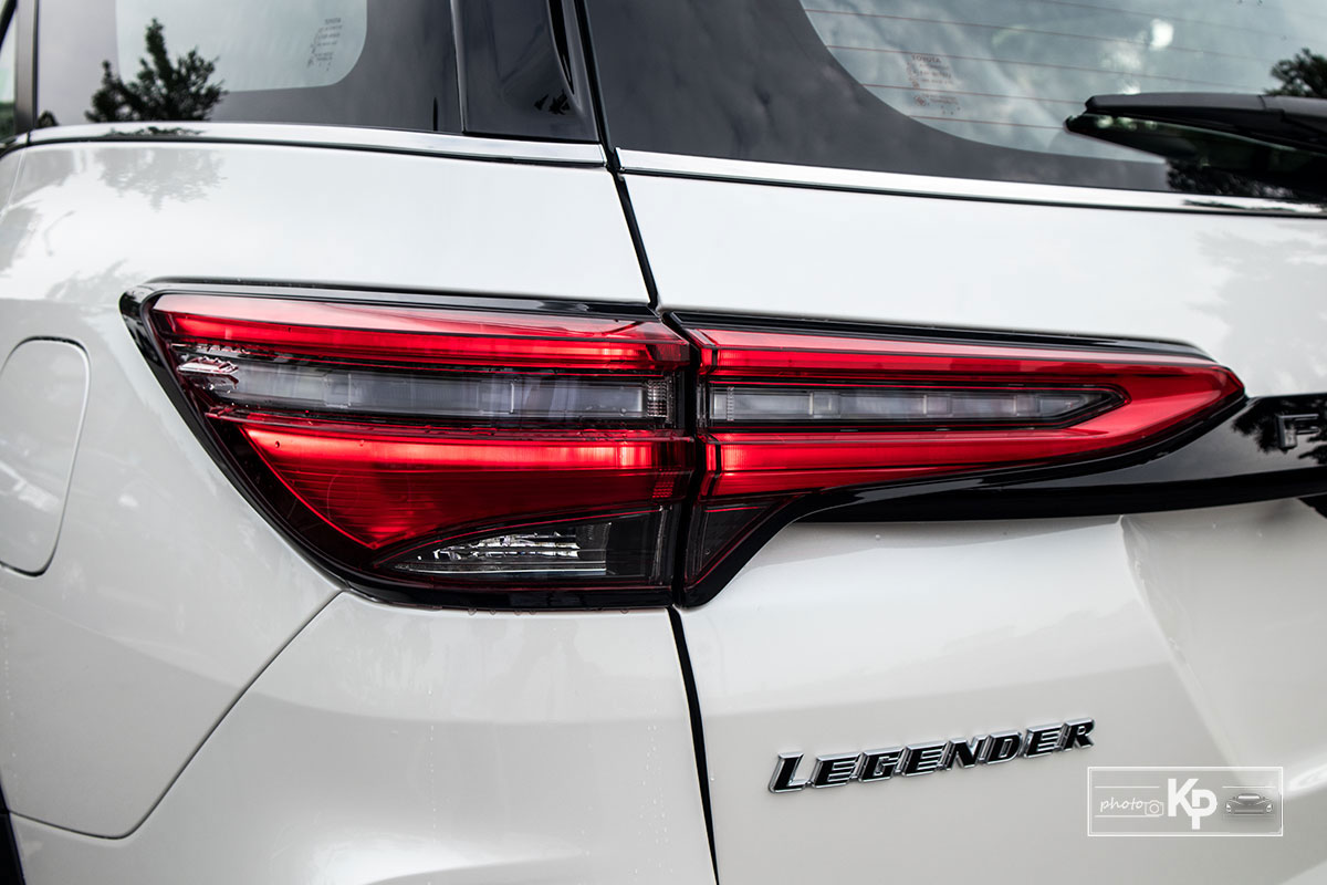 Ảnh Dèn hậu xe Toyota Fortuner 2021: