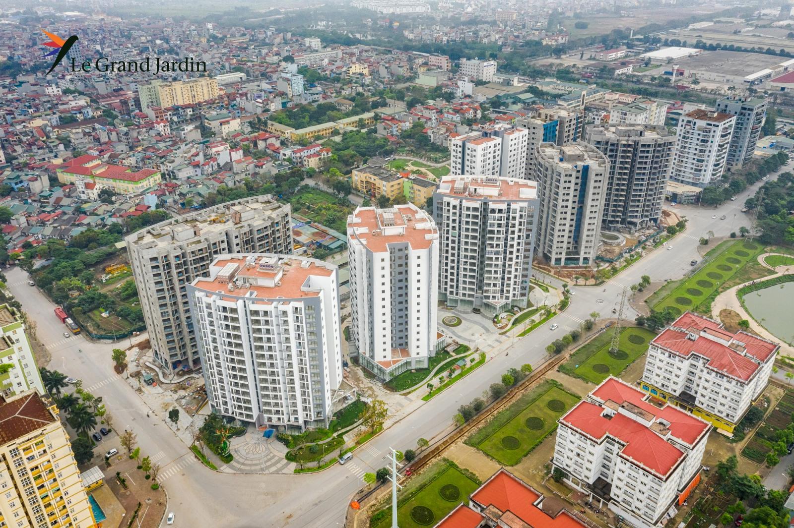 nhiều to&agrave; nh&agrave; cao tầng nằm cạnh nhau