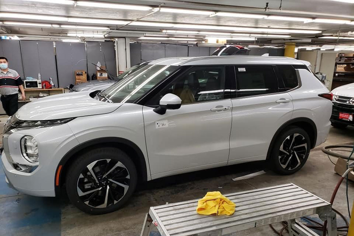 Ảnh thực tế Mitsubishi Outlander thế hệ mới tại đại lý: Quá đẹp, thay đổi đáng giá để thách thức CR-V, CX-5 a3