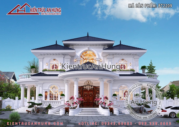 cổng ch&iacute;nh ng&ocirc;i biệt thự m&agrave;u trắng, ph&iacute;a trước c&oacute; &ocirc; t&ocirc; v&agrave; c&acirc;y hoa