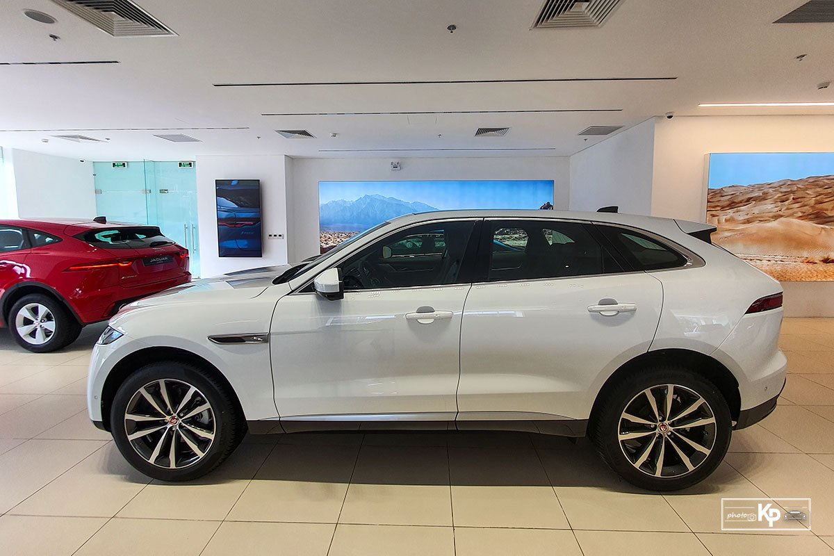Jaguar F-Pace 2021 sở hữu chiều dài 4.747 mm, rộng 1.664 mm