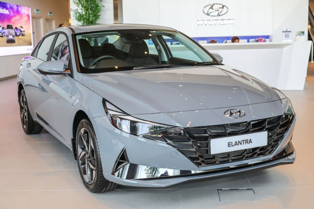 Ngắm Hyundai Elantra 2021 "bằng xương, bằng thịt" tại đại l&yacute;, đối thủ lớn của Cerato, Mazda 3 a1