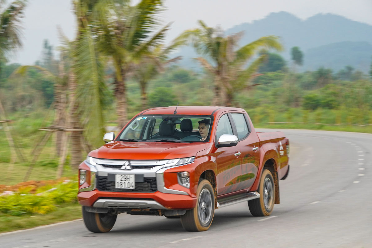 Xe b&aacute;n tải cũ m&aacute;y dầu được nhiều người ưa chuộng.