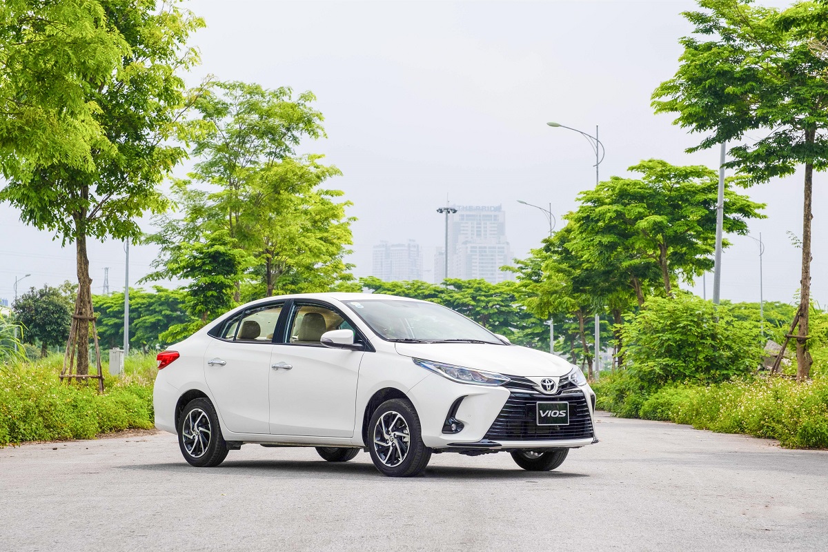 Hỗ trợ l&ecirc;n đến 30 tri&ecirc;̣u lệ ph&iacute; trước bạ -  "C&uacute; s&uacute;t tung lưới" đối thủ của Toyota Vios 1