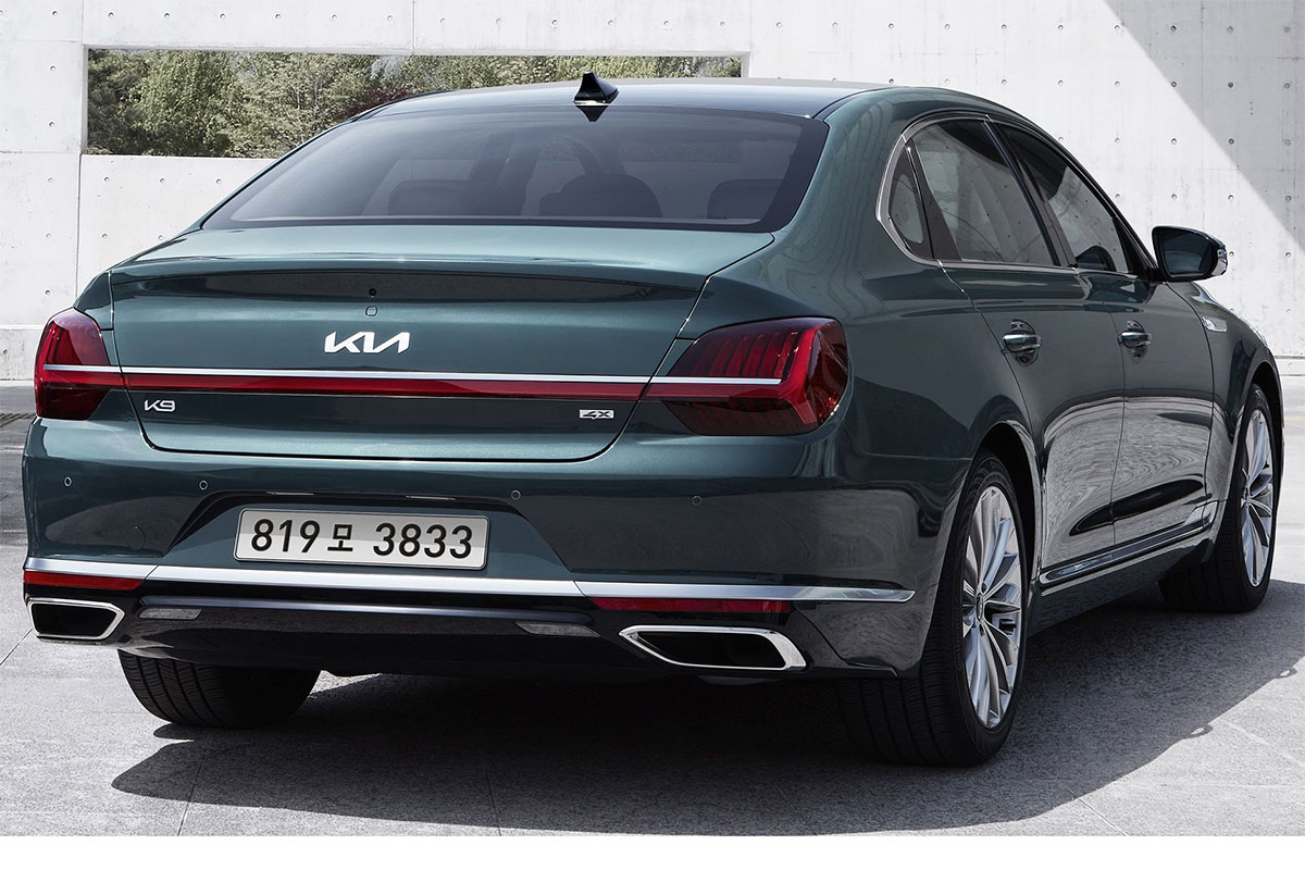 Kia K9 trang bị đ&egrave;n hậu LED trải d&agrave;i ở đu&ocirc;i xe.