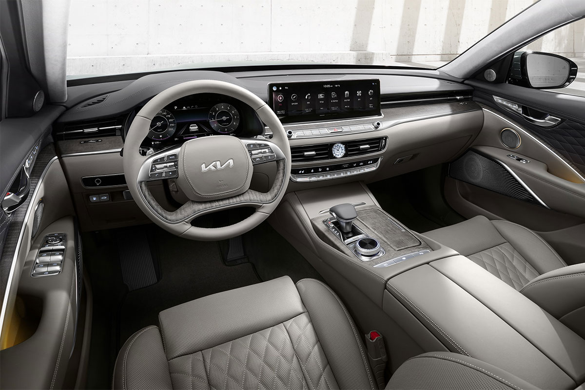 Cabin của K9 2021 vẫn mang lối thiết kế c&oacute; từ thế hệ trước.