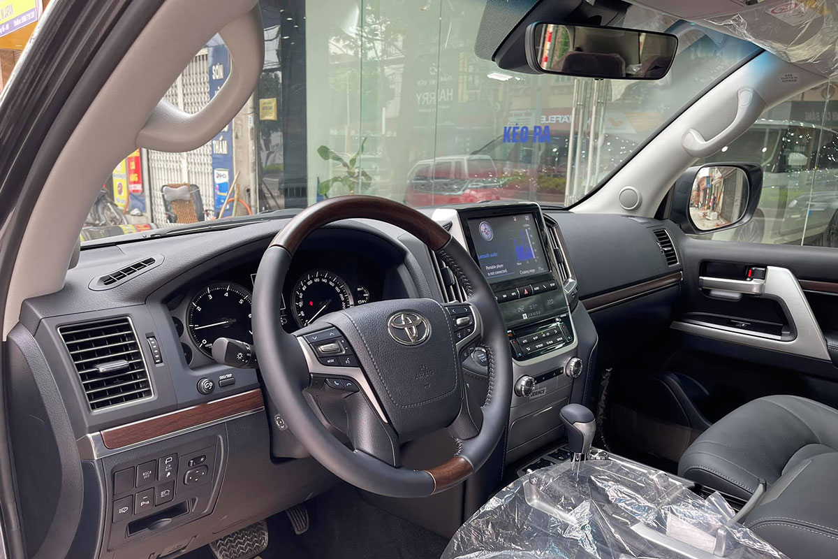 Sắp ra mắt thế hệ mới, chiếc Toyota Land Cruiser 2021 màu độc cuối cùng về Việt Nam tìm chủ 4