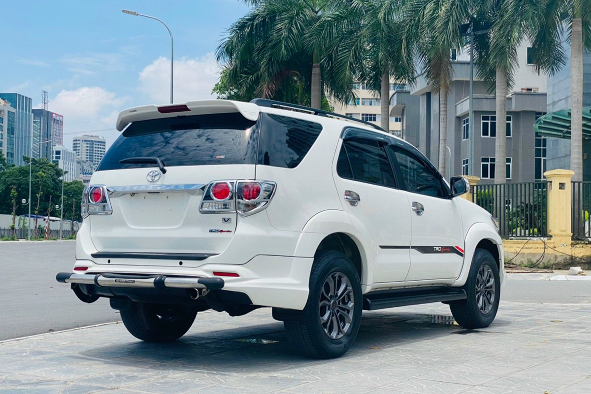 Toyota Fortuner 2016.