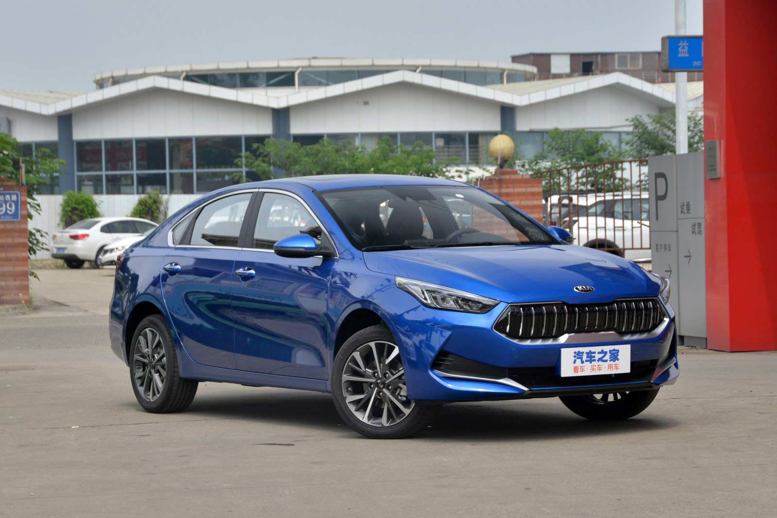 Kia Cerato 2021 EV giữ vững ng&ocirc;n ngữ thiết kế của bản động cơ đốt truyền thống.