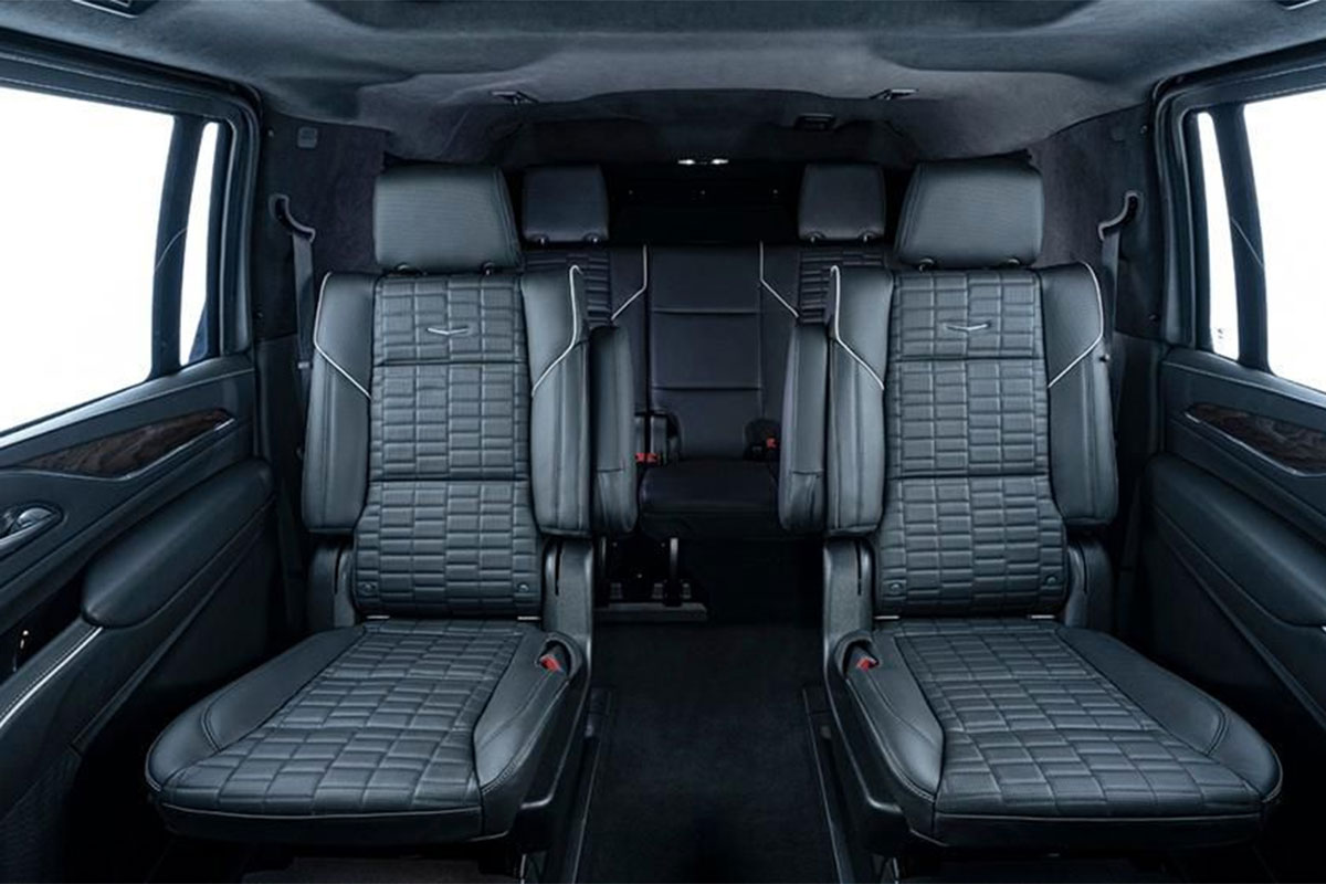 H&agrave;ng ghế sau của Inkas Cadillac Escalade 2021 bọc gi&aacute;p.