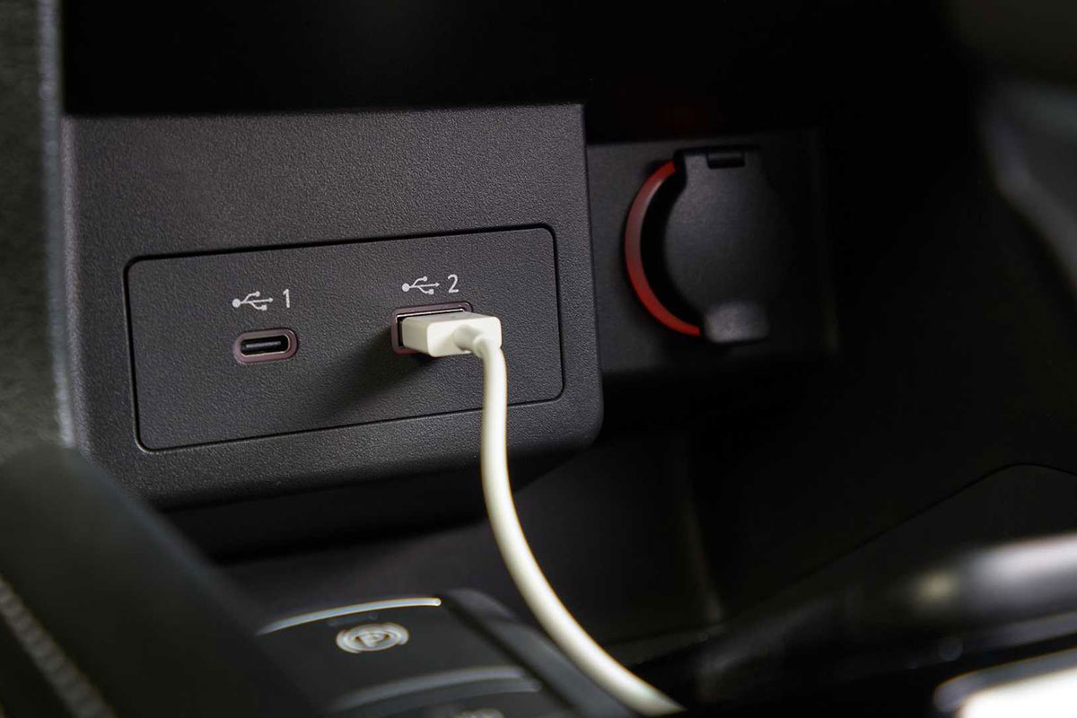 ảnh Ổ sạc xe Nissan Kicks 2021