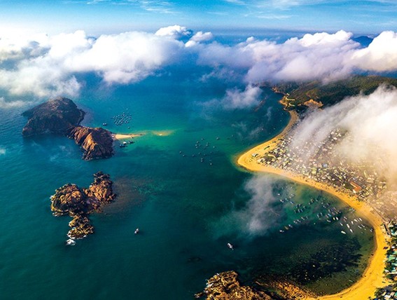 biển, m&acirc;y nh&igrave;n từ tr&ecirc;n cao