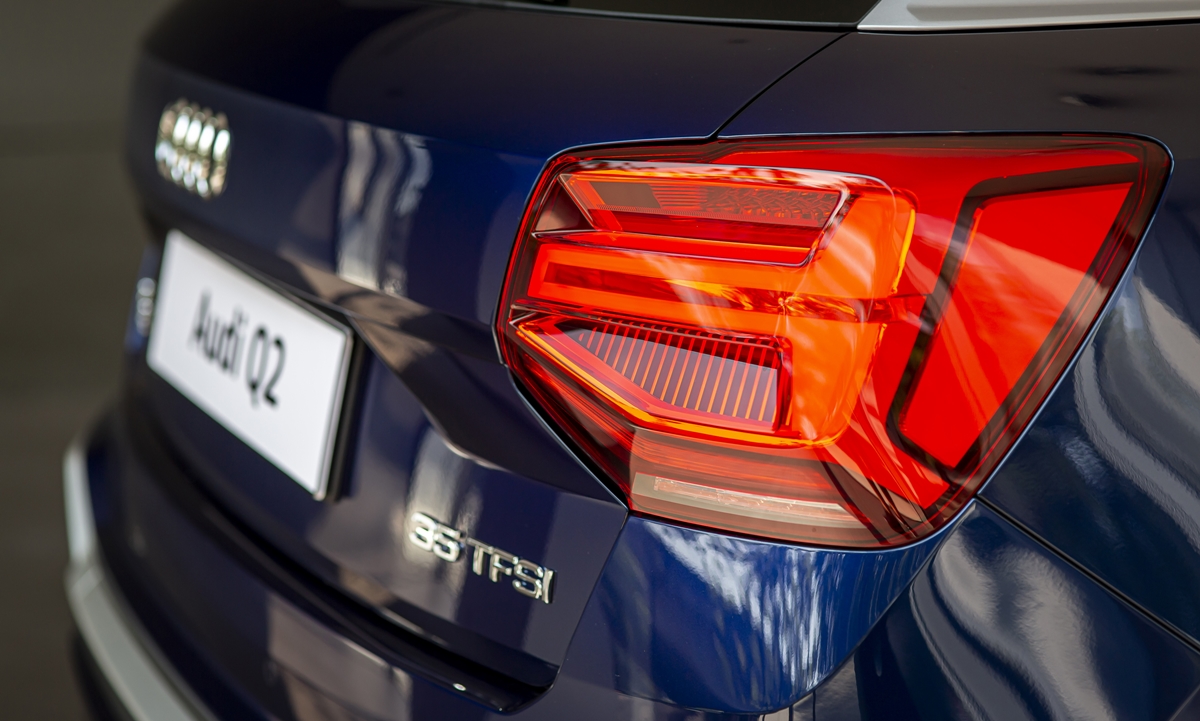 Đ&egrave;n hậu LED mới.
