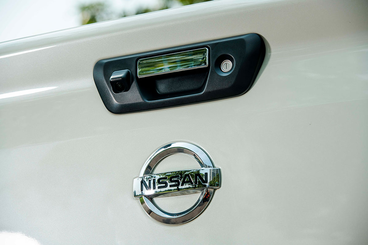 Chốt giá 895 triệu đồng, Nissan Navara 4WD 2021 có gì đấu Ford Ranger?a22