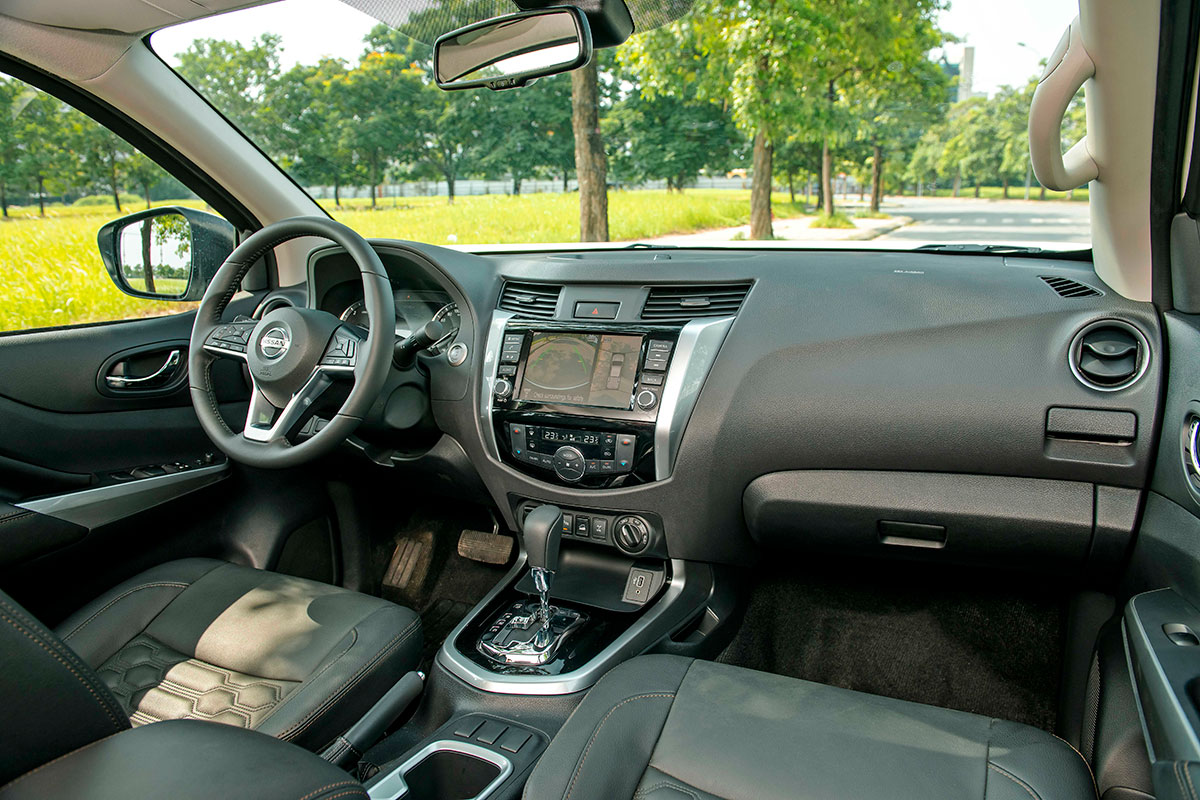Chốt giá 895 triệu đồng, Nissan Navara 4WD 2021 có gì đấu Ford Ranger?a3