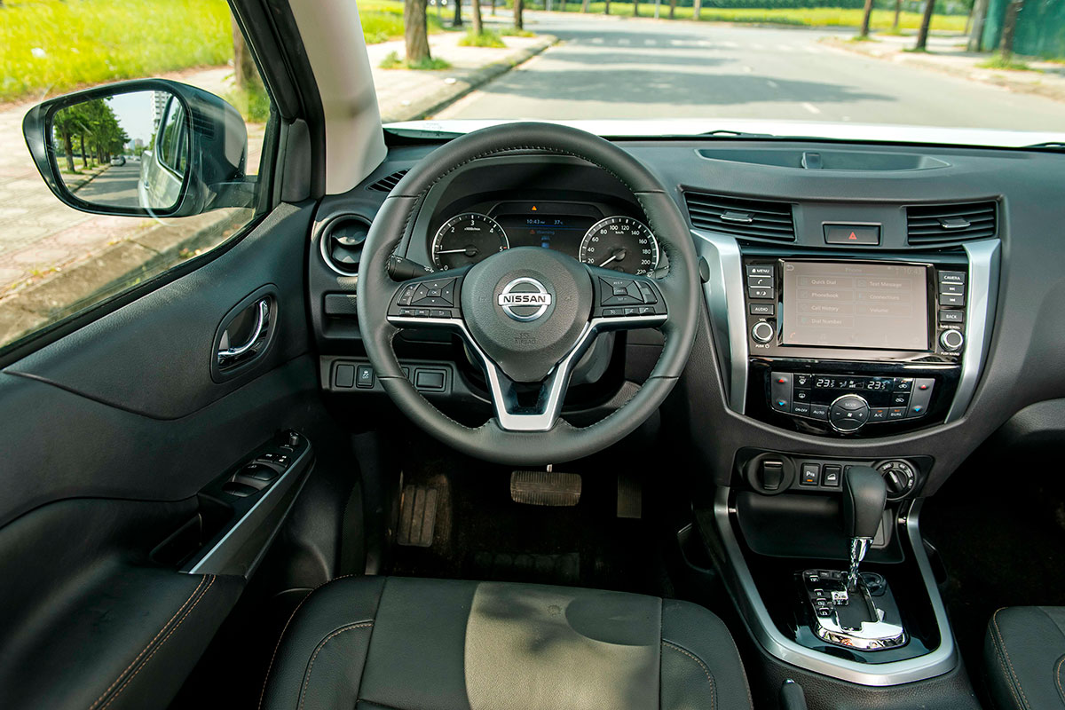 Chốt giá 895 triệu đồng, Nissan Navara 4WD 2021 có gì đấu Ford Ranger?a24